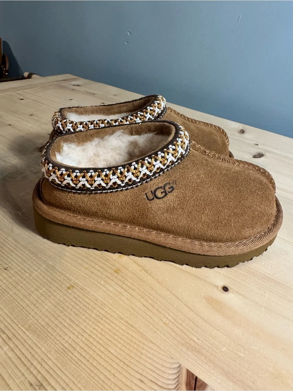 UGG Kids Chestnut Cozy Shearling-Lined Slip-On Clog
